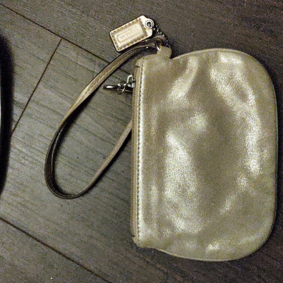 Coach Gold Poppy Wristlet - Picture 4 of 4